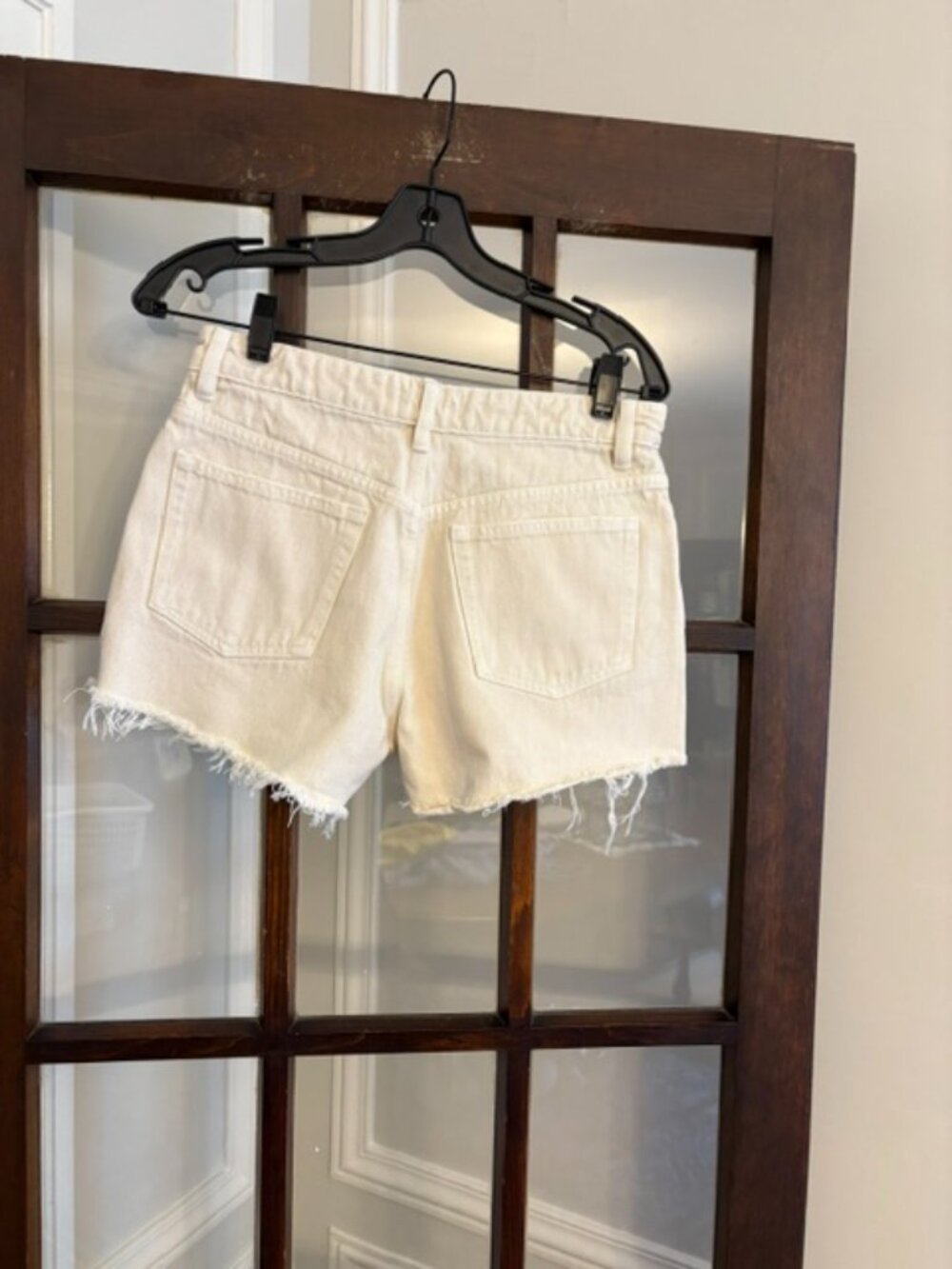 Zara Cream Denim Cut-Off Shorts, Size 6 - Picture 4 of 5